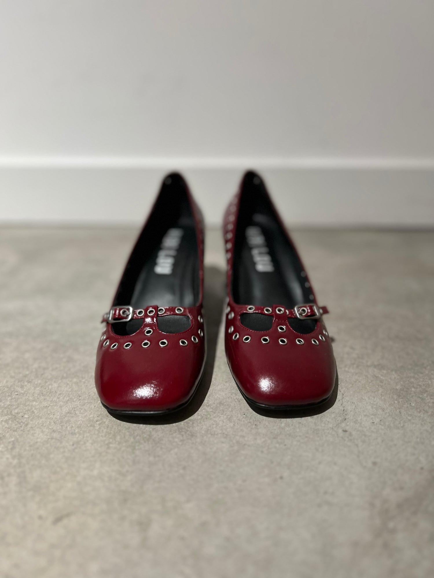 Salones - Creased Leather Carmin