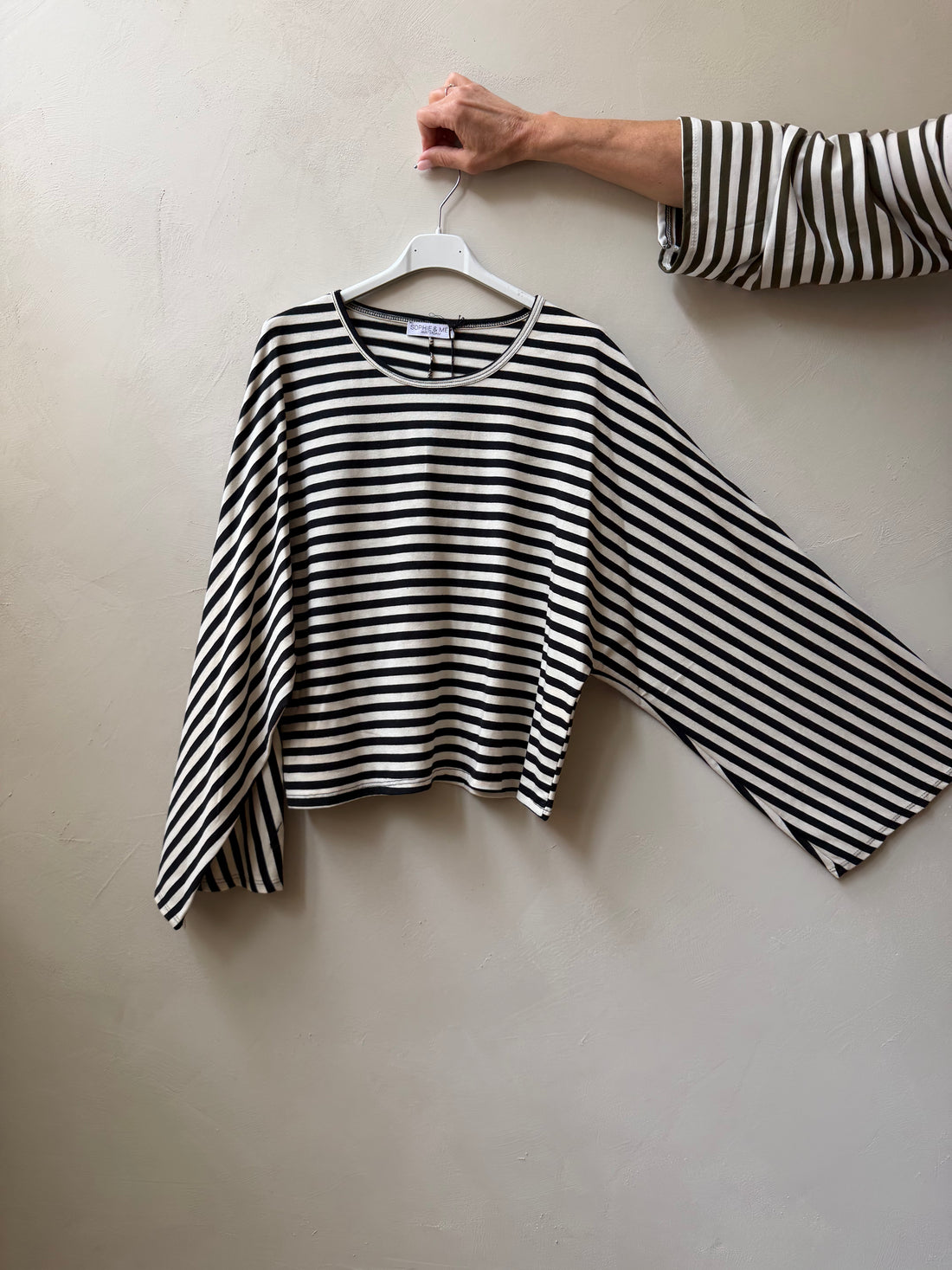 Wide Sleeves Shirt - Black