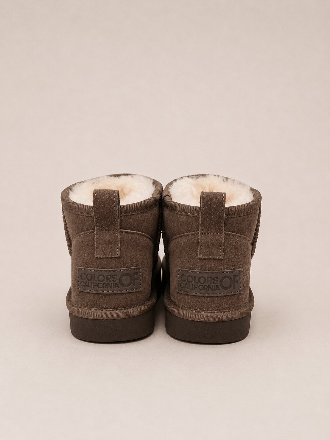 Kurzer Lammfell-Boot aus Veloursleder – Taupe