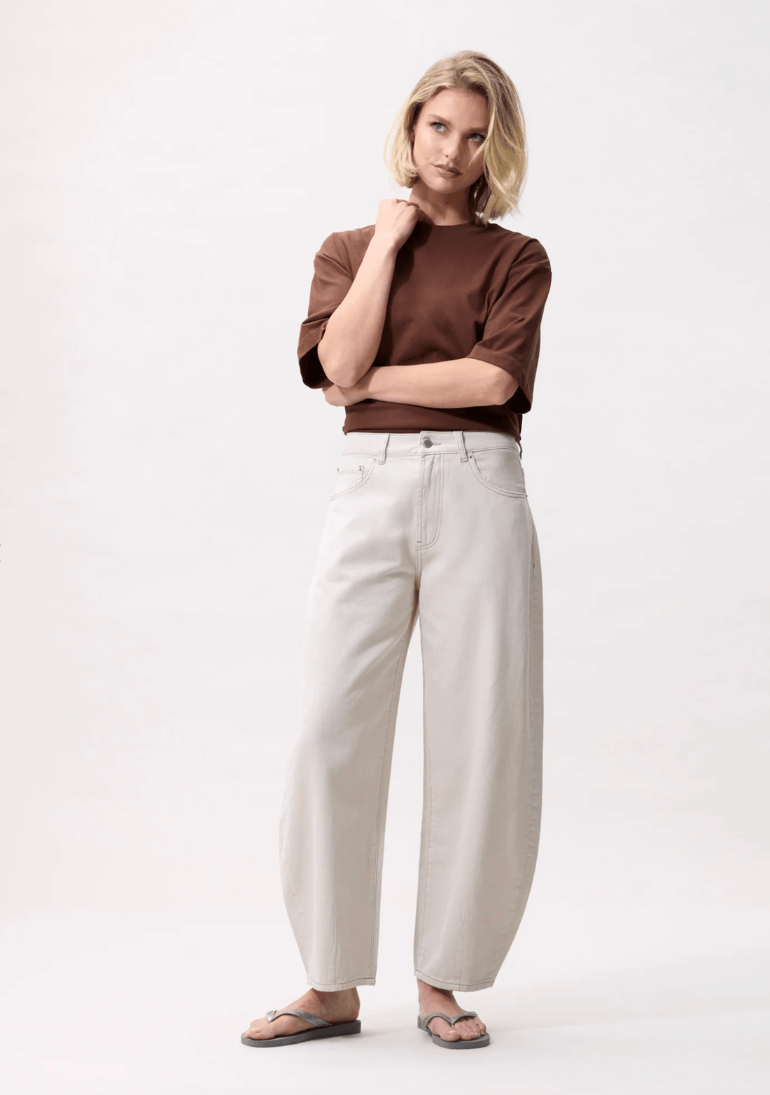 Cropped Barrel Fit Jeans - Cream