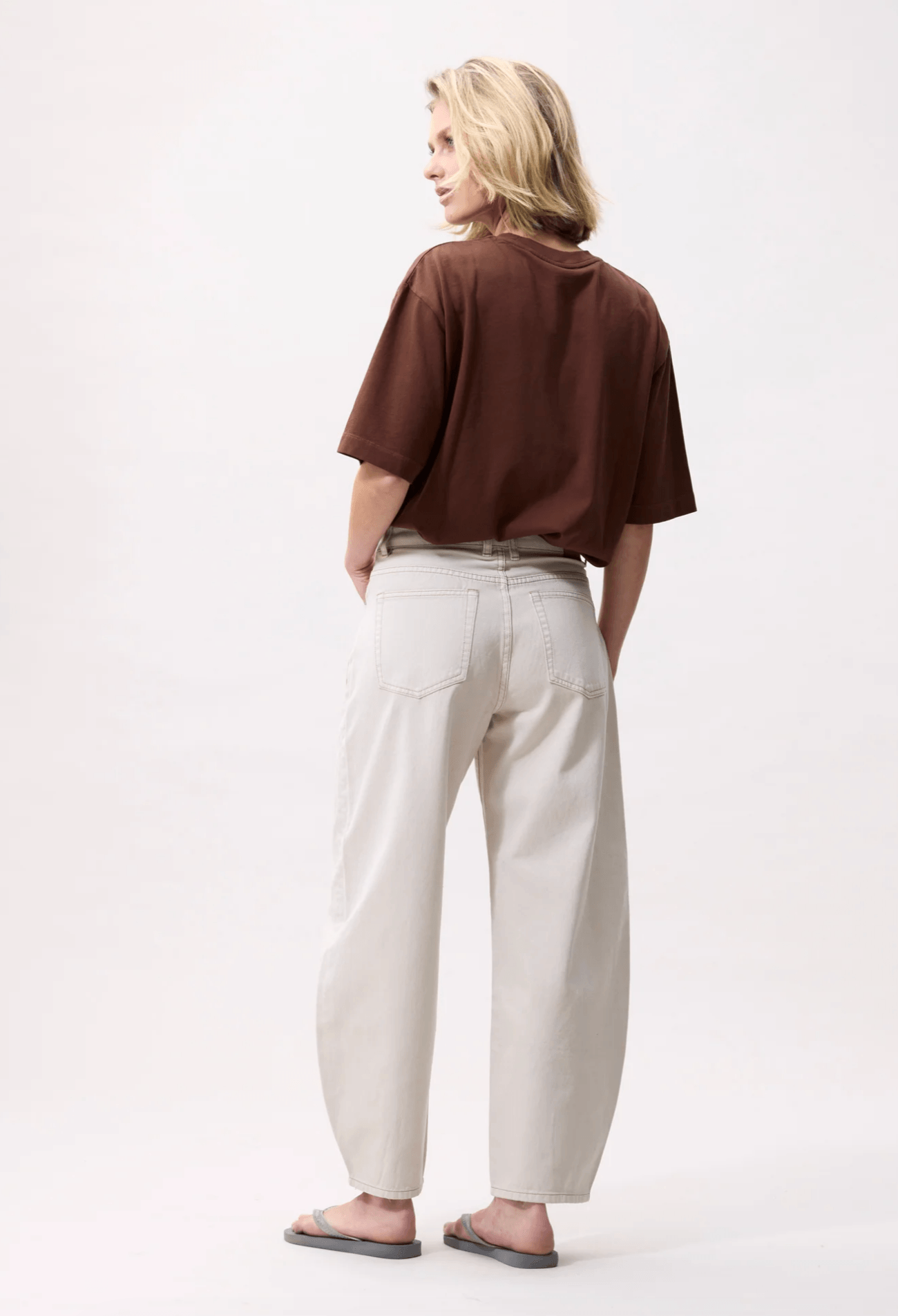 Cropped Barrel Fit Jeans - Cream