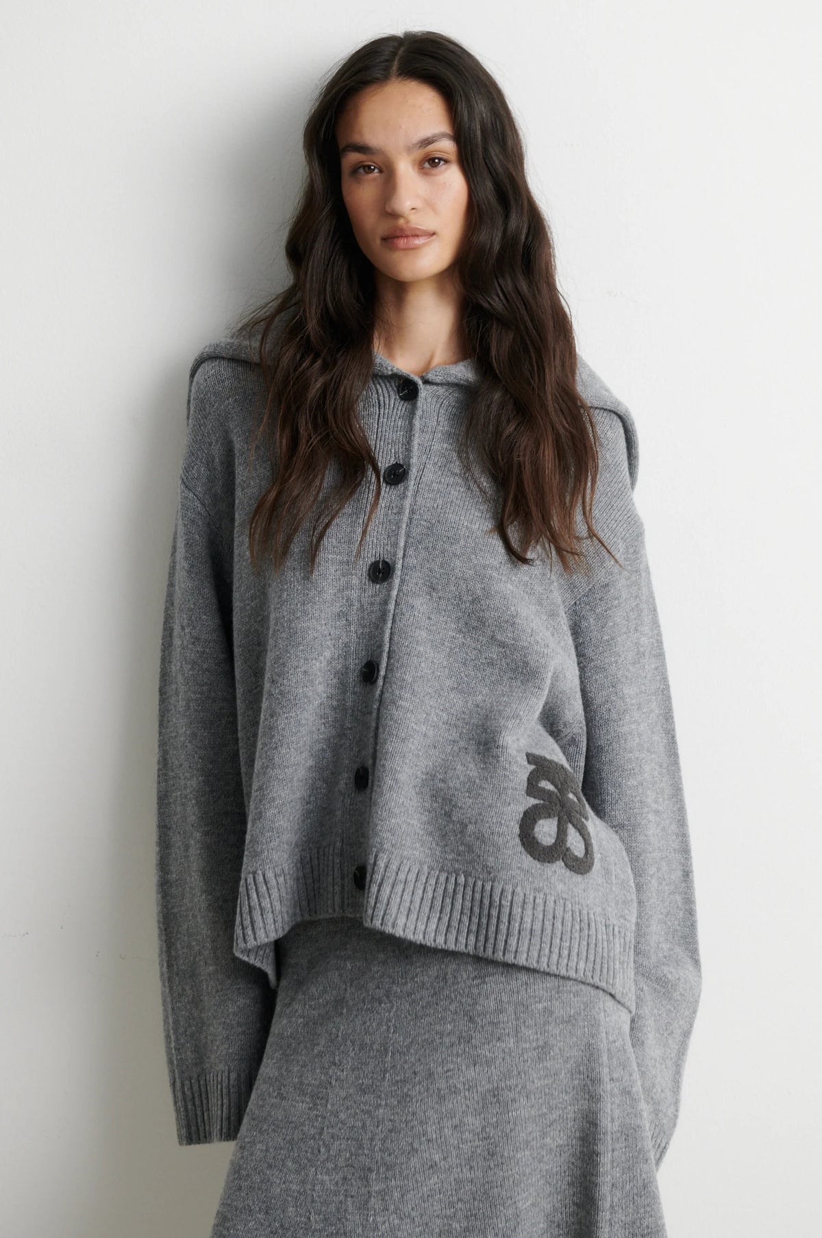 Alpha Knit Collar Cardigan – Mittelgrau meliert