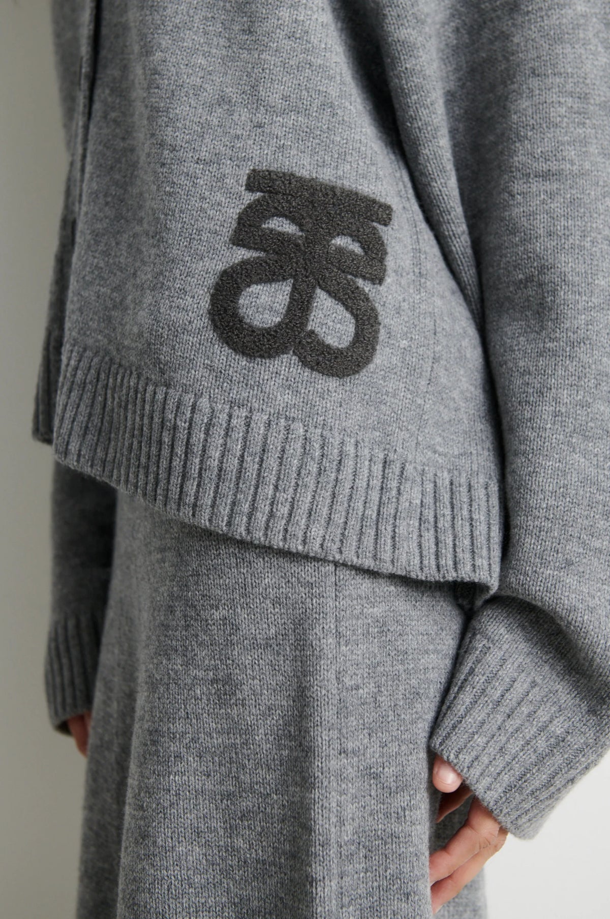 Alpha Knit Collar Cardigan – Mittelgrau meliert
