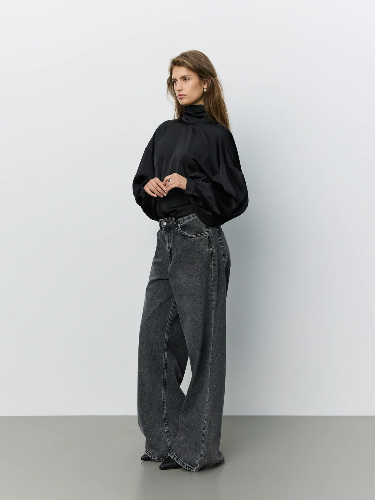 AmberSW Balloon Sleeve Satin Blouse - Black