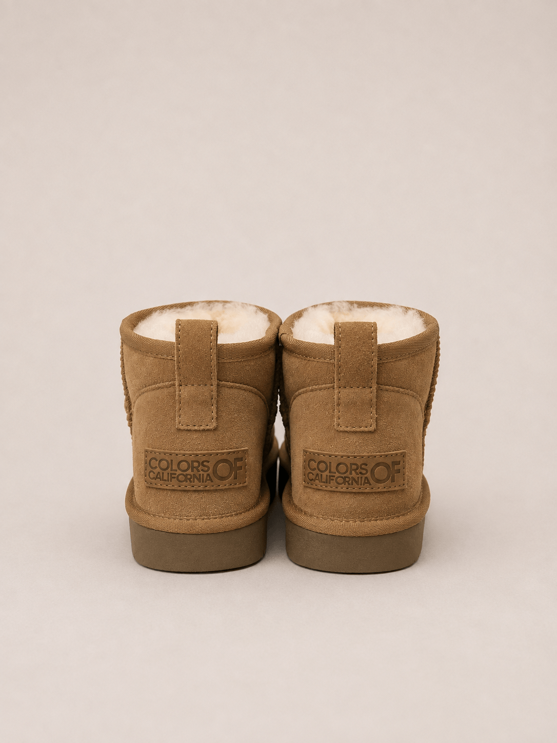 Kurzer Lammfellstiefel aus Veloursleder - Hellbraun