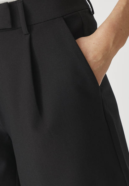VolaCC Crop Pleat Shorts - Black