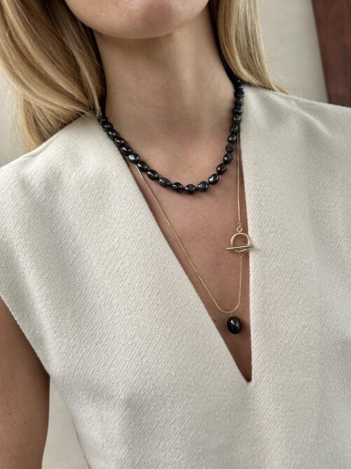 Ketting met donkere zoetwaterparels