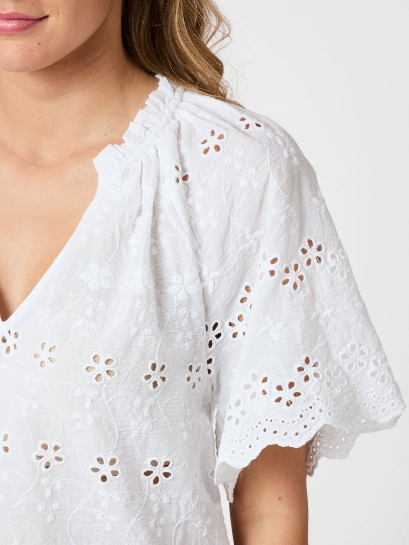 Odet Embroidery blouse - white