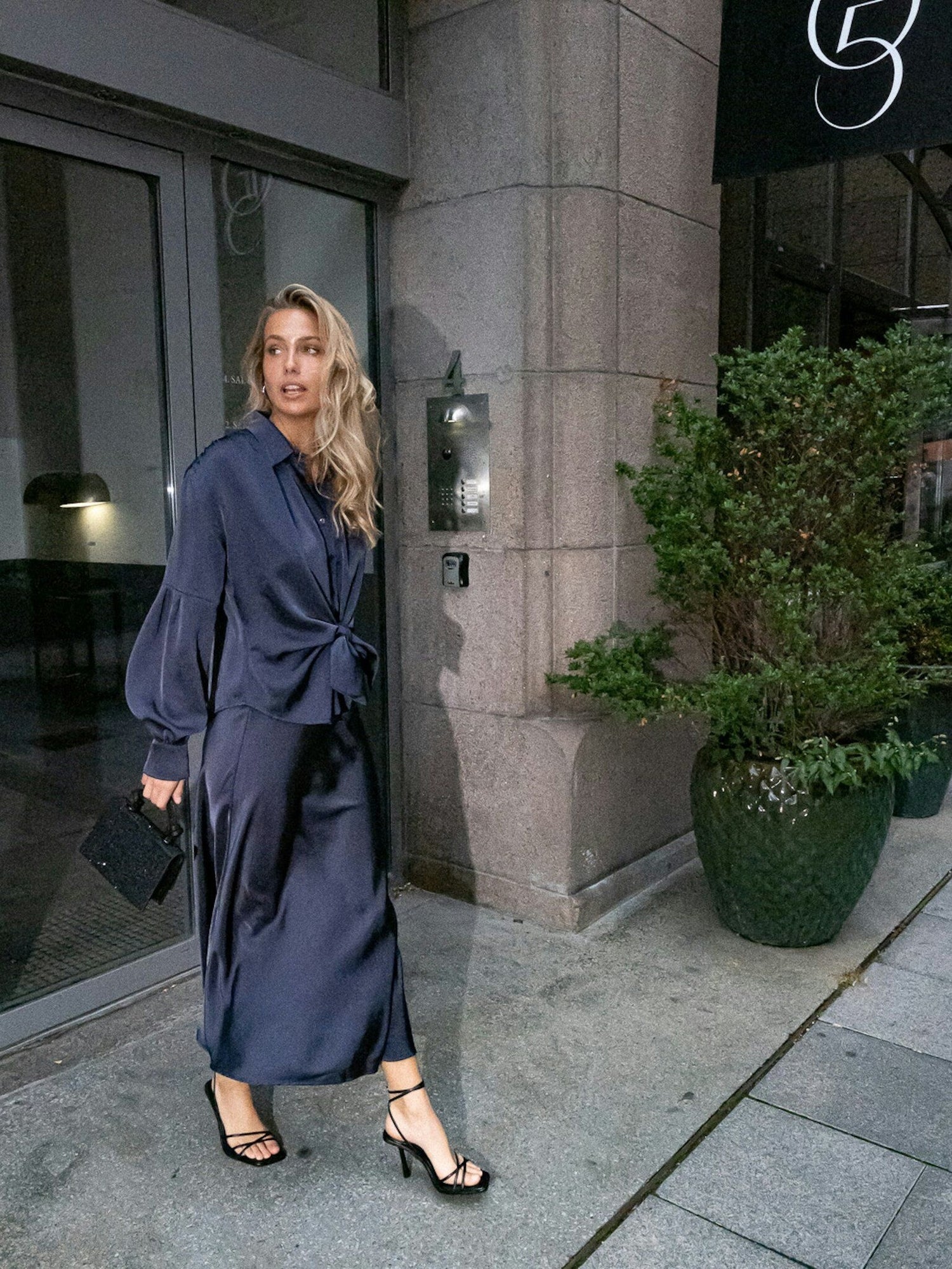 Vicky heavy satin skirt - Midnight Blue