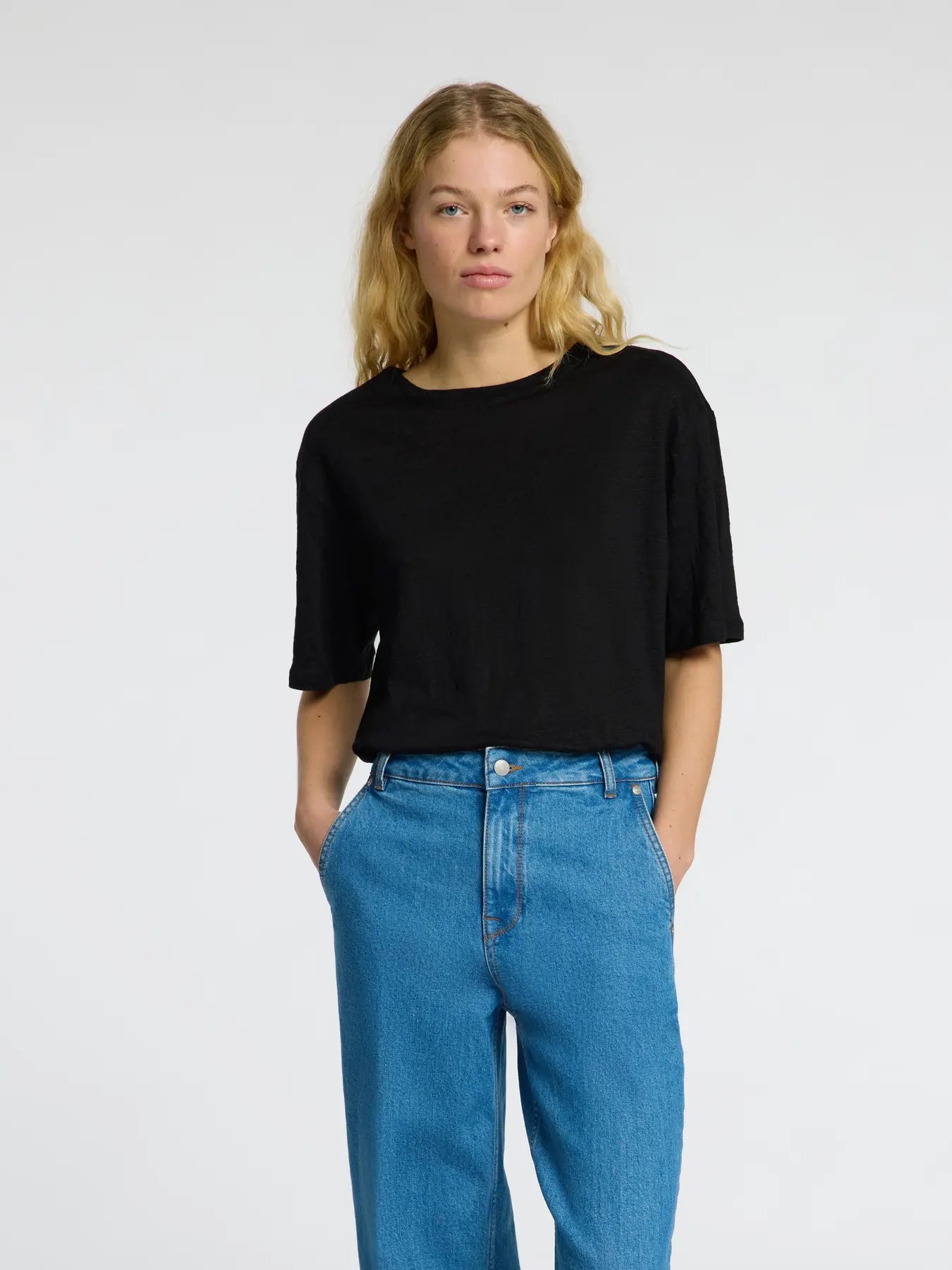 Vilja Linen SS Tee - Black